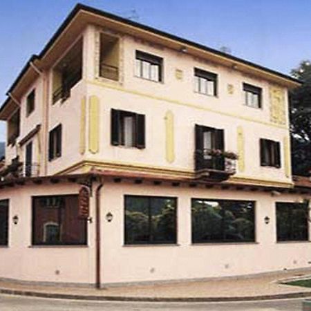 Hotel La Bussola Cittiglio Extérieur photo