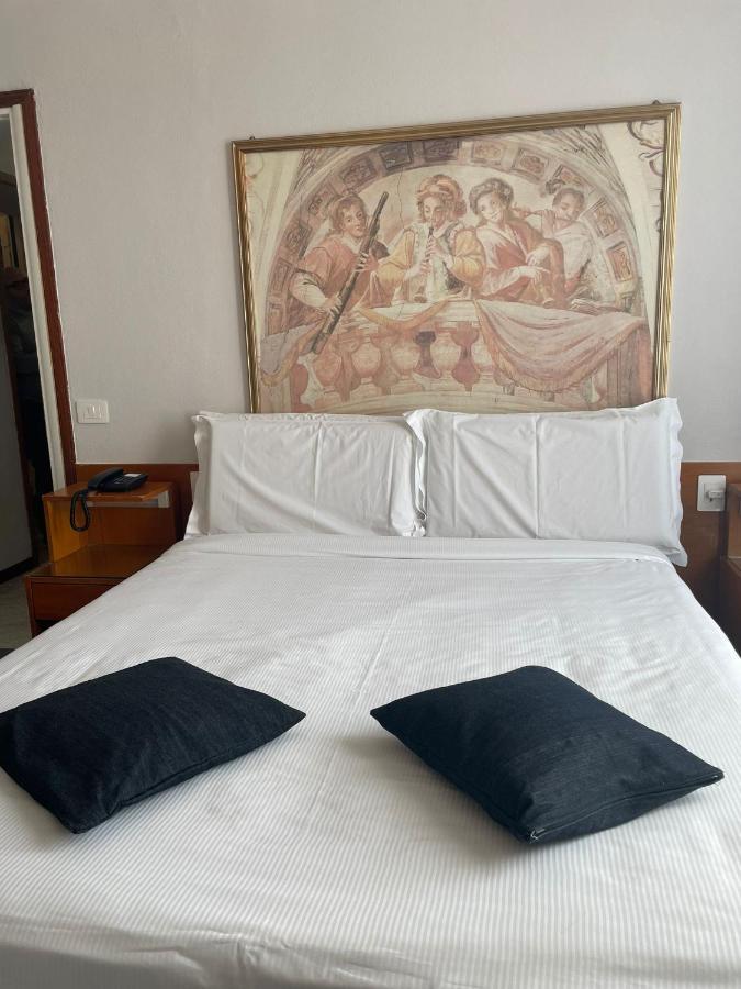 Hotel La Bussola Cittiglio Extérieur photo
